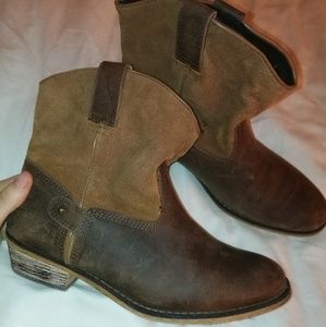 100%Leather short cowgirl boots